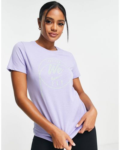 Nike Basketball Fly swoosh seasonal - t-shirt lilla con logo - Bianco