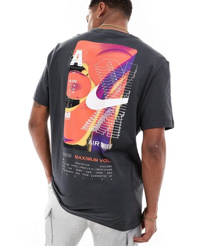 Nike Camiseta gris oscuro con estampado trasero