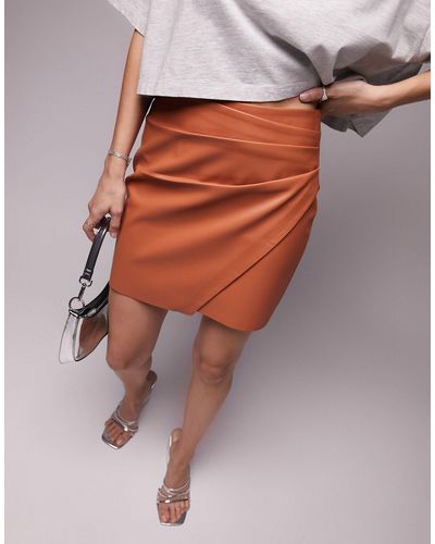 TOPSHOP Mini-jupe fendue avec pli sur le côté en similicuir - Orange