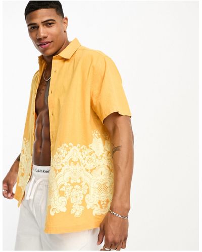 ASOS Camisa amarilla holgada con bordes estampados y cuello - Amarillo