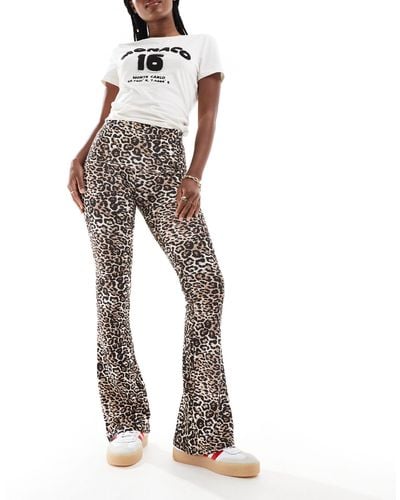 Miss Selfridge – ausgestellte leggings mit leopardenmuster, tief sitzendem, breitem umschlagbund - Weiß