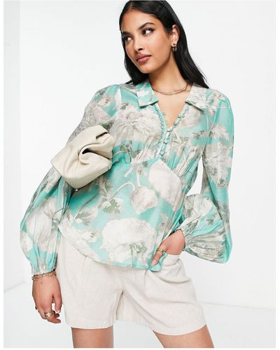 ASOS Diepuitgesneden Overhemd Met Knoopjes Met Lusje, Open Achterkant En Saliegroene Bloemenprint - Meerkleurig