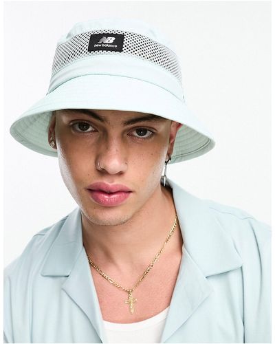 New Balance Cappello da pescatore blu menta con logo - Bianco