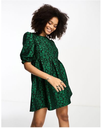 Glamorous Robe courte à fleurs en jacquard avec dos ouvert à nœuds et manches bouffantes - vert