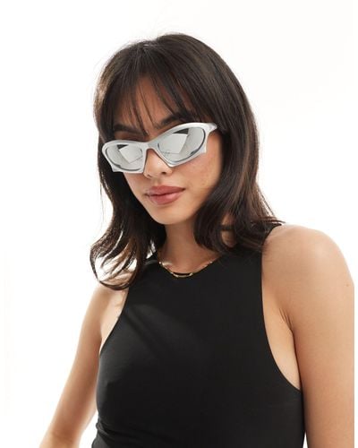 Pieces Wrap Around Visor Sunglasses With Mirror Lens - Black