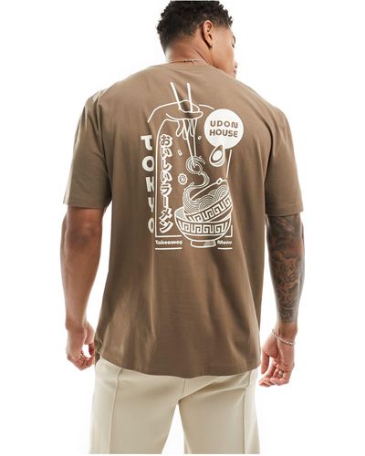 ASOS Camiseta holgada con dibujo estampado en la espalda - Marrón
