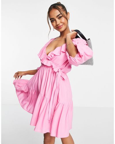 In The Style X lorna luxe - robe patineuse courte croisée à volants - Rose