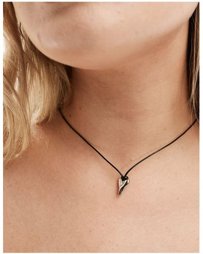 ASOS Curve Necklace With Cord And Heart Detail - Natural