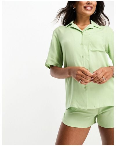 Luna Pyjama avec chemise coupe masculine et short - sauge - Vert