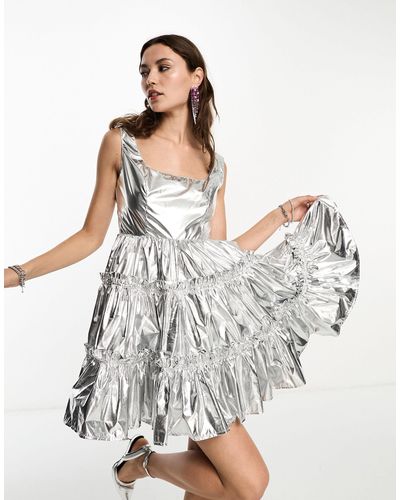 Amy Lynn Dolly - robe courte à volants - métallisé - Blanc