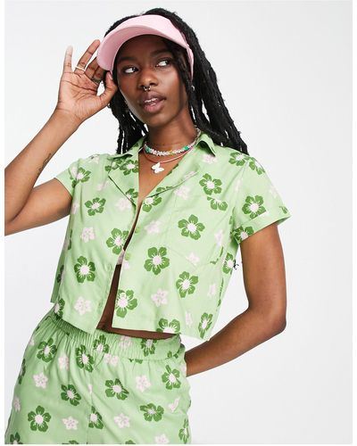 Daisy Street Camicia squadrata corta con grafica a fiori rétro - Verde
