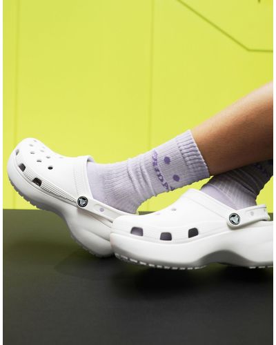Crocs™ – classics – clogs mit plateausohle - Weiß