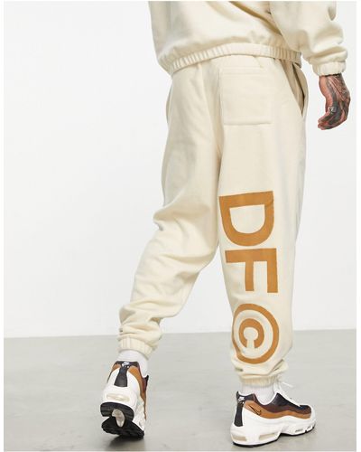 ASOS Asos – dark future – locker geschnittene jogginghose aus polarfleece - Weiß