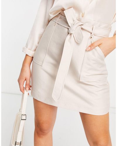 Forever New Minifalda color utilitaria con cinturón anudado y bolsillos - Neutro