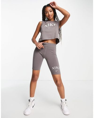 Nike – essential – retro-leggings-shorts - Grau