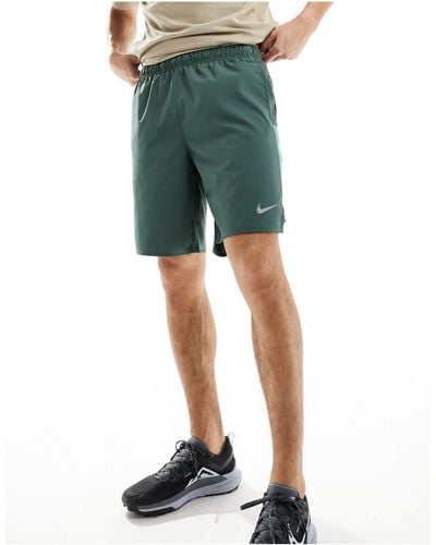 Nike – dri-fit challenger 9in ul – shorts - Grün