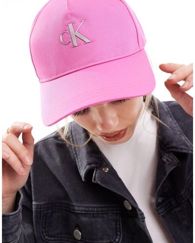 Calvin Klein Cappellino con visiera con monogramma - Rosa