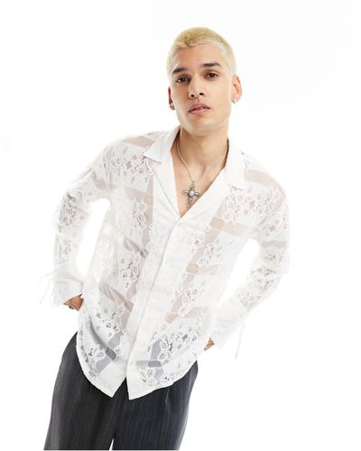 Reclaimed (vintage) – limited edition – langärmliges hemd aus spitze im patchwork-look mit geschnürten ärmeln - Weiß
