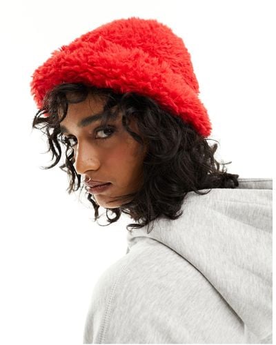 Monki Soft Faux Fur Hat - Red