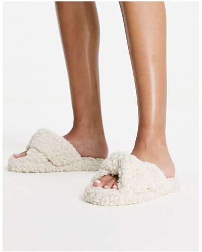 ASOS Pantuflas color crema estilo sandalia con diseño - Blanco