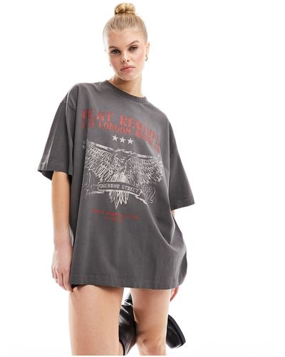 ASOS Camiseta boyfriend gris con estampado gráfico roquero rojo