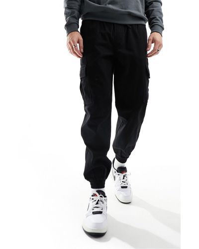 New Look Pantaloni cargo neri con fondo elasticizzato - Nero