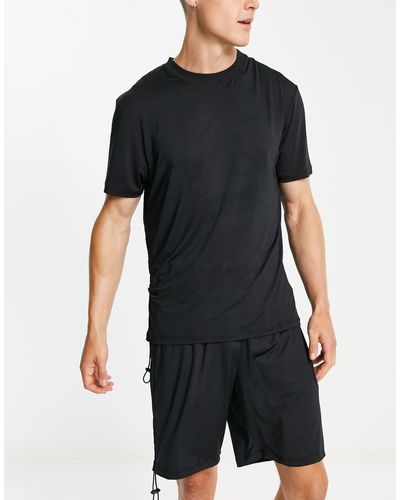 ASOS Pyjama confort avec t-shirt et short à détails froncés - Noir
