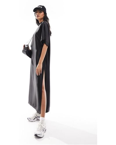 ASOS Robe t-shirt mi-longue coupe oversize en satin - Noir
