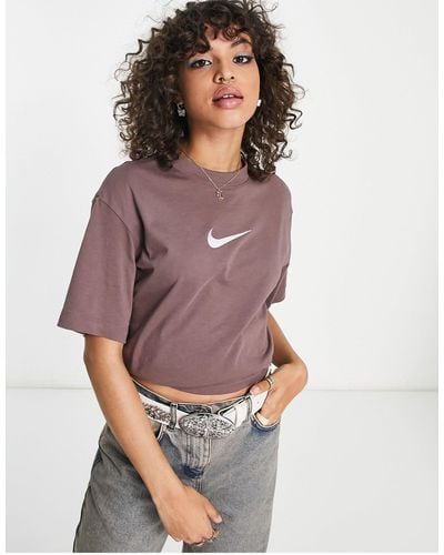 Nike T-shirt color prugna con logo medio - Viola