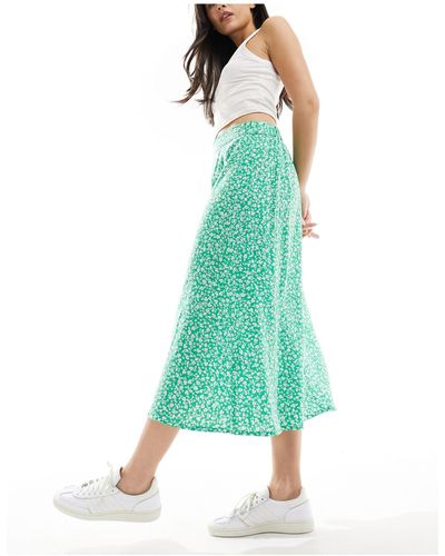 Monki Falda midi con estampado floral - Verde