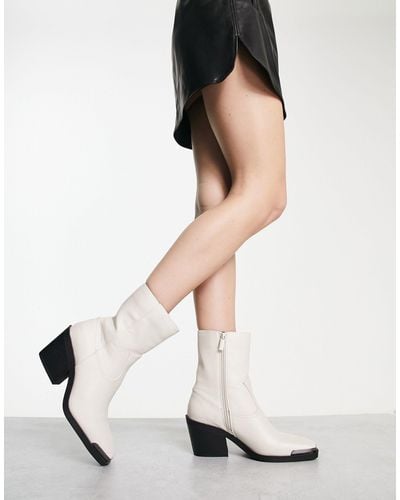 Stradivarius Contrast Sole Western Ankle Boot - White
