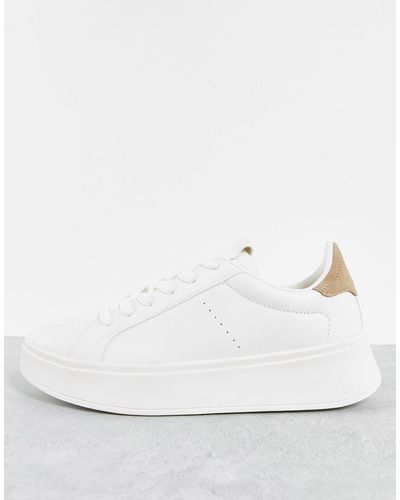 Pull&Bear Flatform Sneakers With Brown Back Tab - White