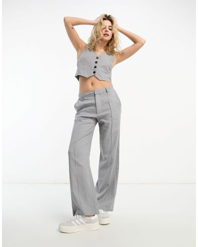 Pull&Bear Pantalon d'ensemble ajusté en lin avec coutures apparentes à l'avant - brossé - Blanc