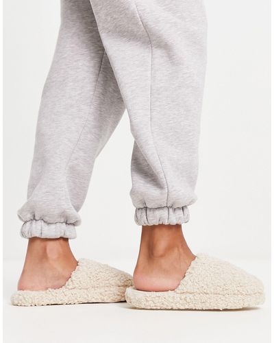 ASOS Zina - chaussons à bout fermé en imitation peau - Neutre