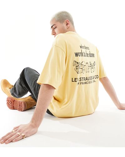 Levi's Camiseta amarilla extragrande con estampado en la espalda workwear - Metálico