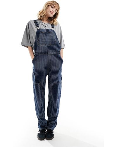Monki – jeans-latzhose mit schlaufen-detail und streifen - Blau
