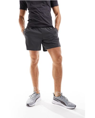 PUMA Training – evolve – shorts aus webstoff - Schwarz