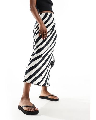 New Look Bias Stripe Satin Midi Skirt - White