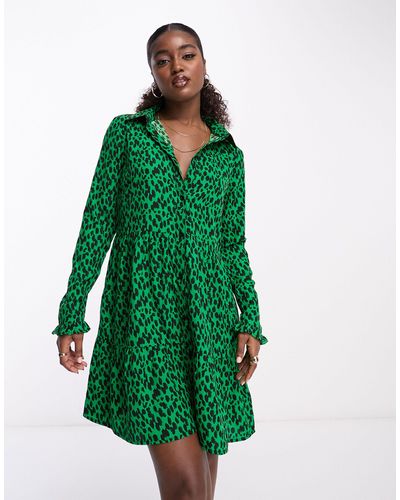 New Look Robe babydoll courte à col chemise - à motif - Vert