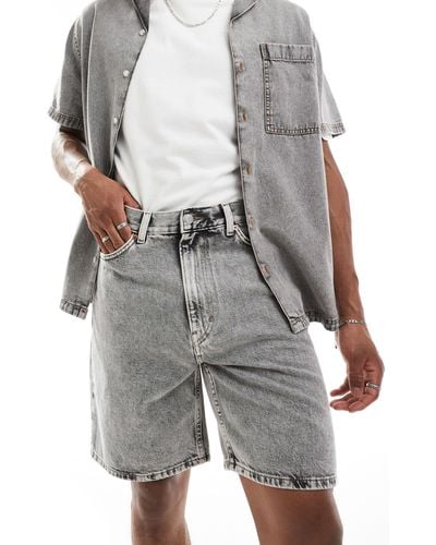 Weekday – galaxy – locker geschnittene jeans-shorts - Grau