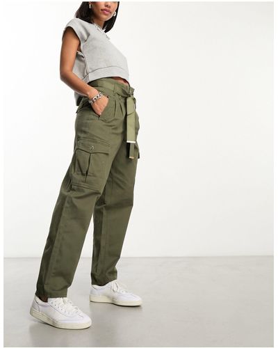 River Island Pantalones verdes cargo con cinturilla paperbag y cinturón - Blanco