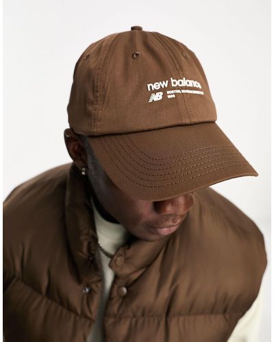 New Balance Cappellino con logo lineare - Marrone