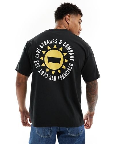Levi's Camiseta negra con estampado del logo y sol en el centro y la espalda - Negro