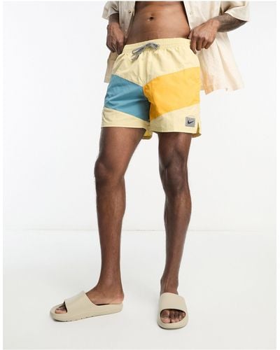 Nike Icon - pantaloncini da bagno stile volley da 5" color pietra colorblock - Giallo