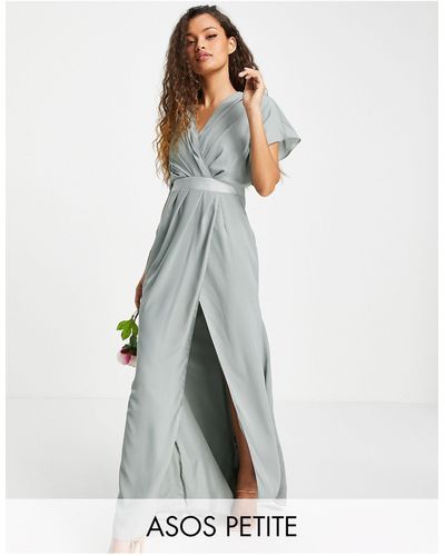 ASOS Asos design petite - robe longue à manches courtes pour demoiselle d'honneur avec col bénitier et dos boutonné - olive - Vert
