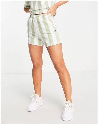 PUMA Plus – shorts aus frottee - Weiß
