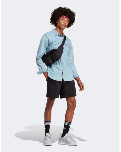 adidas Originals – premium essentials – shorts - Blau