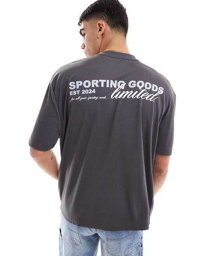 ASOS Camiseta extragrande con estampado trasero airtex - Gris