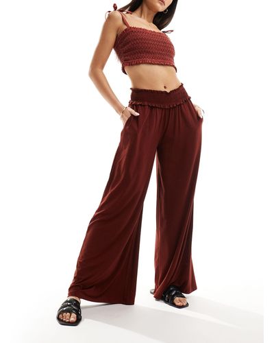 ASOS Pantaloni a fondo ampio color ruggine con vita arricciata - Rosso