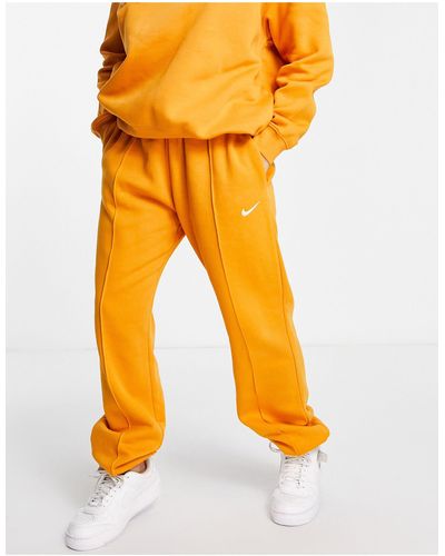 Nike Mini Swoosh Oversized sweatpants - Yellow